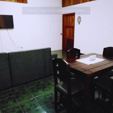 Casa Kros Quepos Exteriér fotografie